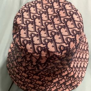 Cristian Dior bucket hat lg new